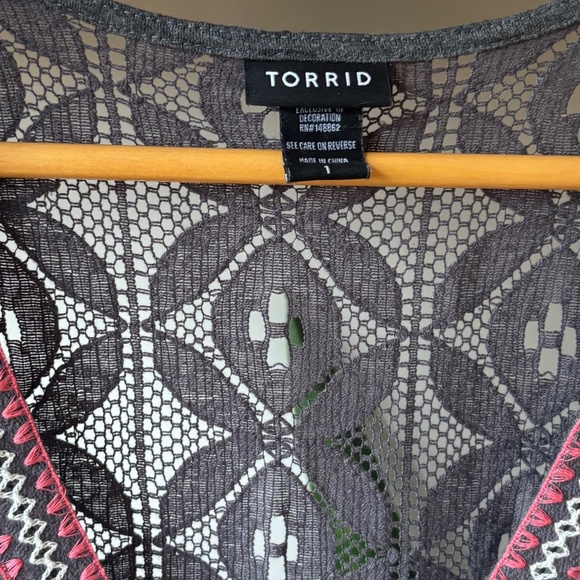 Torrid Jersey and Lace Sleeveless Top - Picture 3 of 4